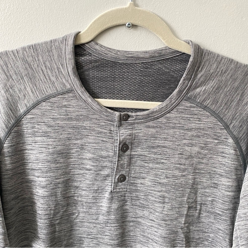 LULULEMON Men's Metal Vent Tech Short Sleeve Henley Slate White XL - Picture 2 of 11